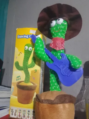 Vendo Cacto Dançante, repete, fala e dança