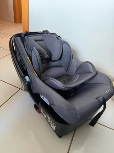 Bebê Conforto Safety 1st, 4Safe, com base Isofix