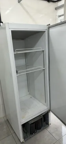 Geladeira metalfrio