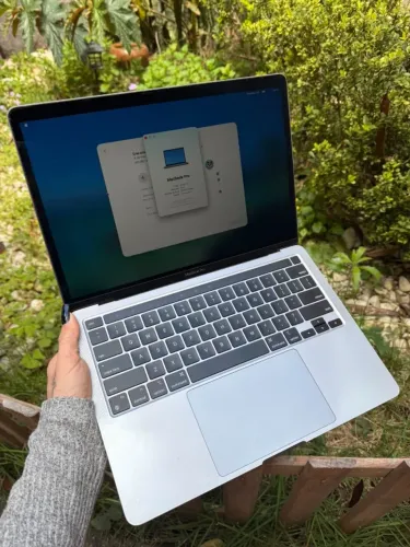 MacBook Pro 13 M1 2020 8GB 256GB SSD - Bateria 86%  (332 ciclos) - Pouco Uso