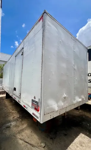 Baú truck carga seca Cipilho 8,00 metros