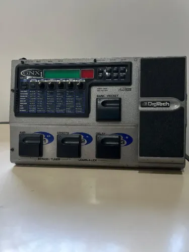 Pedaleira Digitech GNX1 com fonte e hardcase