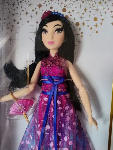Boneca Mulan nova na caixa 