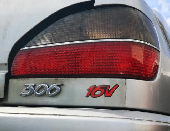 Lanterna Peugeot 306