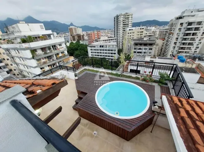 Apartamento duplex, 4 quartos, 2 suítes, 1 banheiro social, 1 lavabo, DCE, 3 vagas, piscin