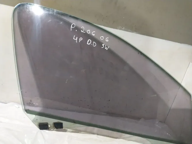 Vidro dianteiro direito Peugeot 206 SW 2005 4p