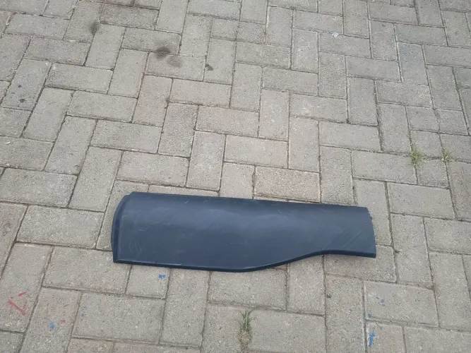 Moldura porta Corolla cross traseira esquerda