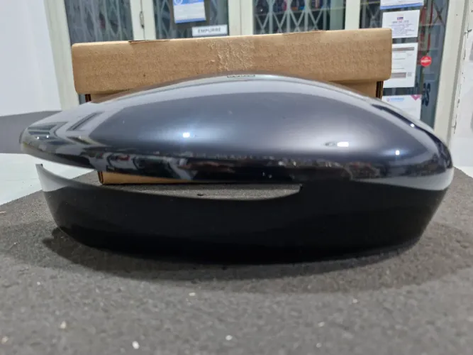Capa retrovisor Nissan Versa 2015/ 2016 Kicks 2017 a 2021 Direito original