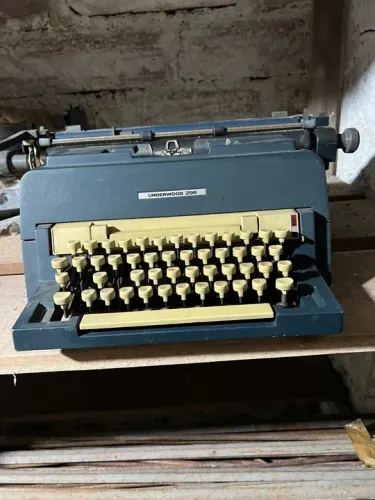 Máquina de escrever antiga 