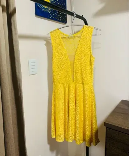 vestido amarelo rendado festa