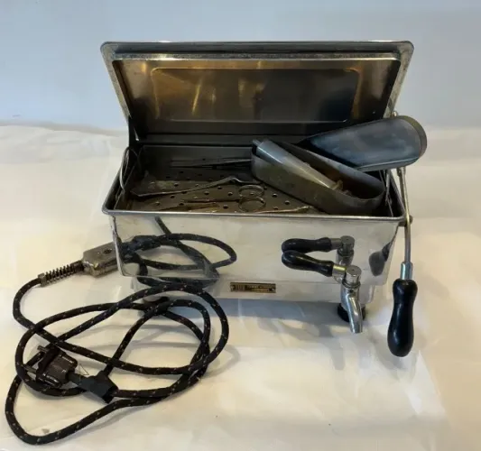 Caixa esterilizadora elétrica antiga