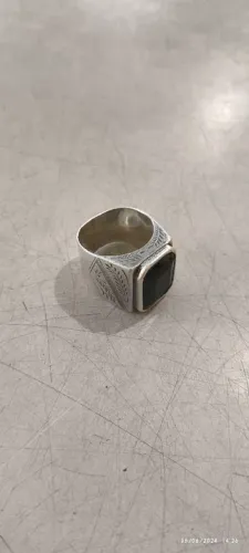 Anel grande de prata 950 com pedra onix