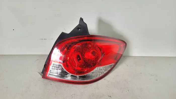 Lanterna cruze hatch 