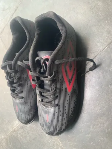 Vendo ou troco, Chuteira de Futebol Umbro Society