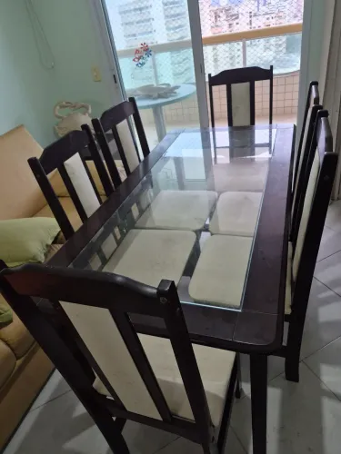 Mesa com 6 cadeiras