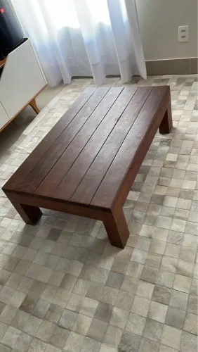 Mesa de centro de madeira maciça