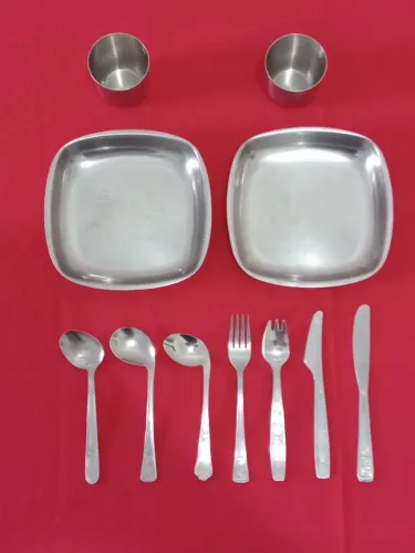 Copos, Pratos e Talheres infantis de inox