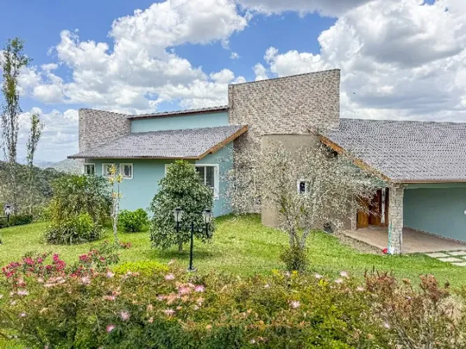 Vende-se Mansão com 550m² em Pedra Azul