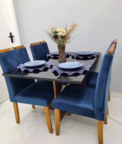 Mesa tampo com vidro e cadeiras em madeira!! Frete grátis para diversos bairros 