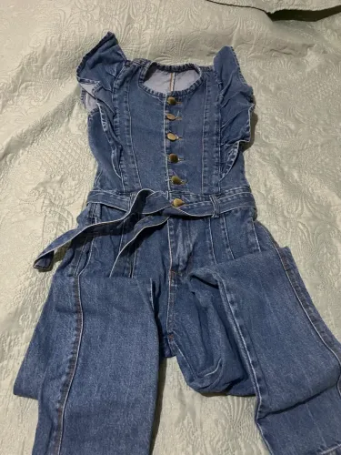 Macacão jeans TAM 9/10 usado 1 vez lindo