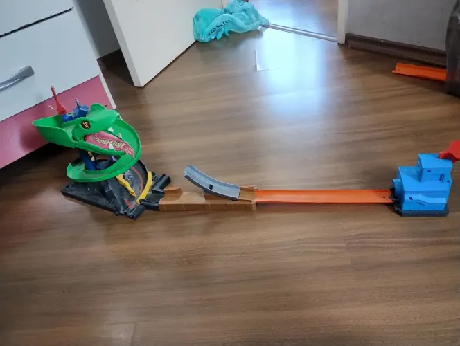 Pista Hot Wheels Cobra e Lançador