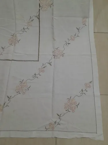 Toalha de mesa bordada grande