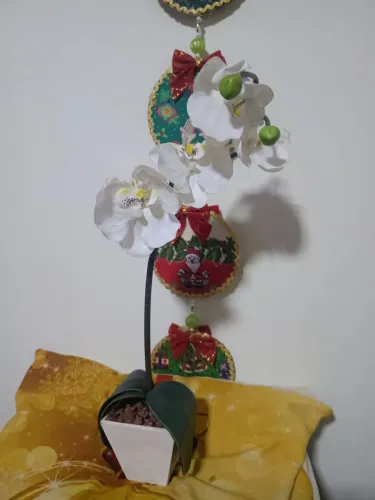 Arranjo de Orquídea Branca Artificial Com Vasinho de Madeira