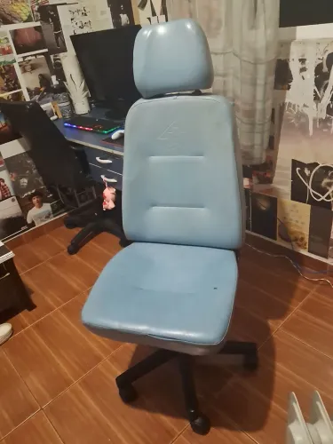 Cadeira de Escritório Azul com Encosto