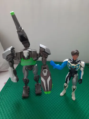 Boneco Max Steel e Robô