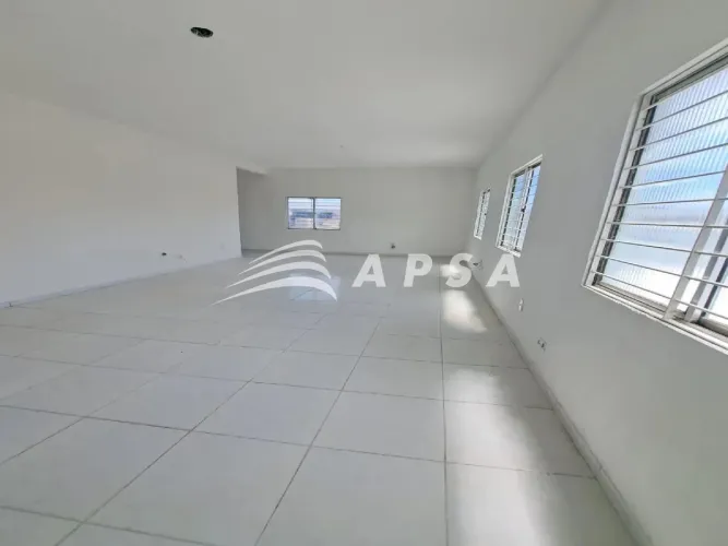 EXCELENTE SALA COMERCIAL CONTENDO, 1BANHEIRO, 38 METROS QUADRADOS, LOCALIZADA EM CANDEIAS,