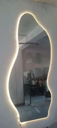 Espelho sobreposto com iluminação em led 