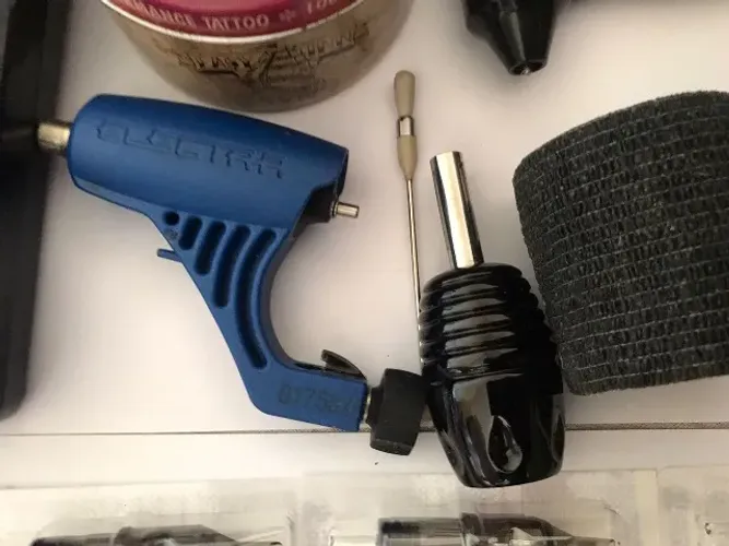 Máquina de tatuagem Electra Pop + grip +fonte Hurricane HP2 + pedal+clipcord