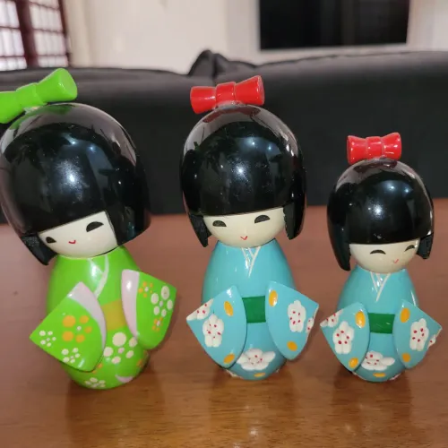 Bonecas kokeshi