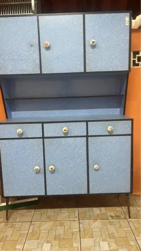 Armário Vintage Azul com Detalhes