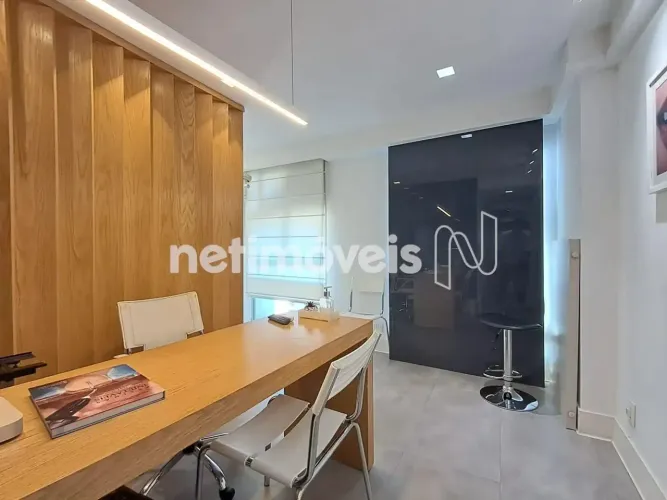 Sala mobiliada para consultório odontológico e uma vaga demarcada à venda no Santo Antônio
