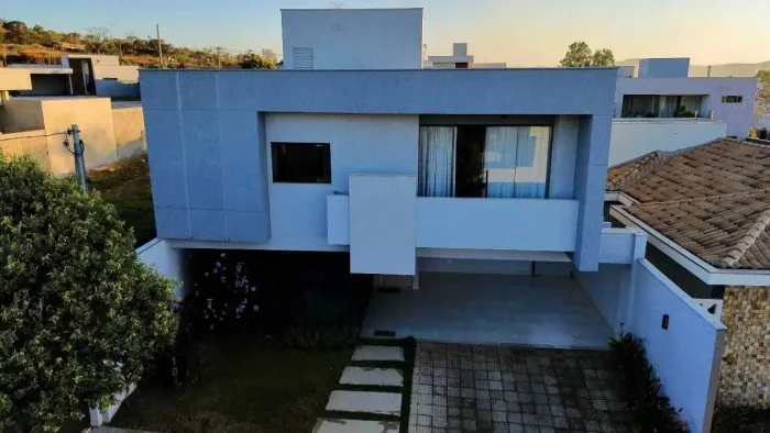 CASA A VENDA DE 4 QUARTOS NO CONDOMINIO BLUE GARDEN SAFIRA EM SETE LAGOAS
