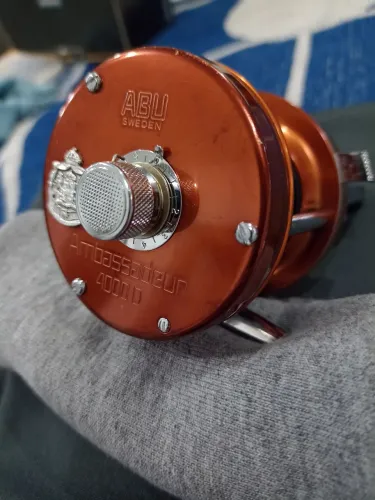 Abu Garcia 4000D Brown