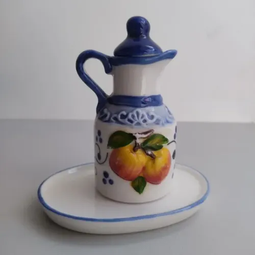 Porta Azeite em Porcelana com pintura em relevo feito à mão