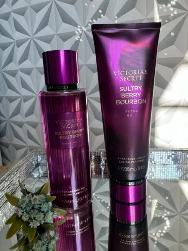 Kit Victoria's Secret Sultry Berry Bourbon - Fragrância e Loção
