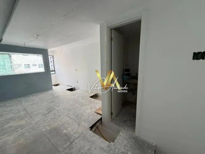 Sala comercial  27m², banheiro privativo e vaga na Tamarineira