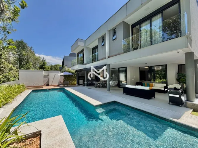 Casa de Alto Padrão à venda no Módulo 24 na Riviera de São Lourenço
