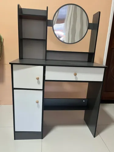 Escrivaninha Penteadeira Infantil seminova Moderna com Espelho e Gavetas