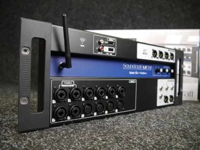 Mesa de Som Digital SoundCraft Ui 16
