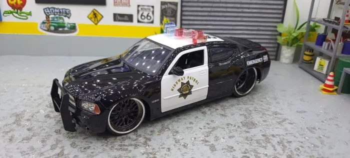 Miniatura Dodge Charger Polícia Jada toys 1/24 - sem cx