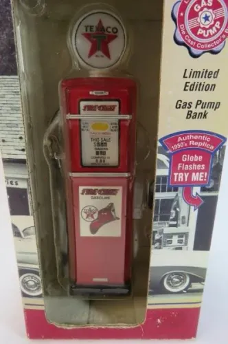 COFRE / COFRINHO formato BOMBA DE COMBUSTÍVEL DA TEXACO (GAS PUMP). Ao introduzir a moeda,