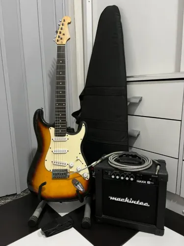 Guitarra estilo Stratocaster Sunburst