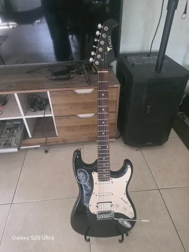 Guitarra ? EAGLE