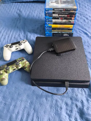 Playstation 4 + 2 controles + HD externo de 1Tb + 11 jogos