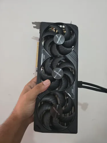 Placa de Vídeo RTX 5070 TI GIGABYTE ( SEM CAIXA )