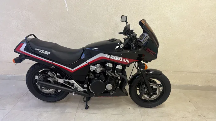 CBX 750F black japonesa